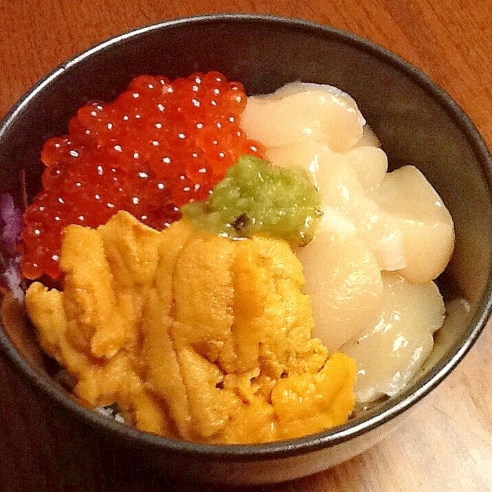 たまには贅沢！三点盛り海鮮丼